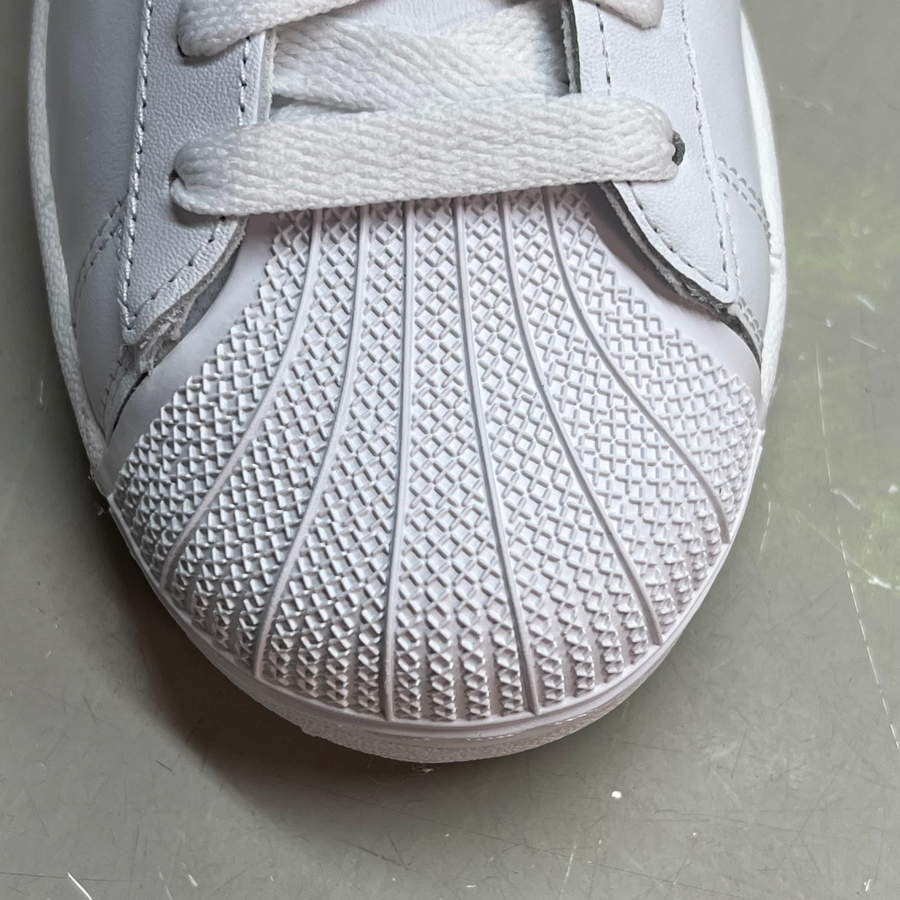 ADIDAS Superstar II Lowtop Sneakers Men's Sz 10 Women's Sz 11 White/Black IH8659